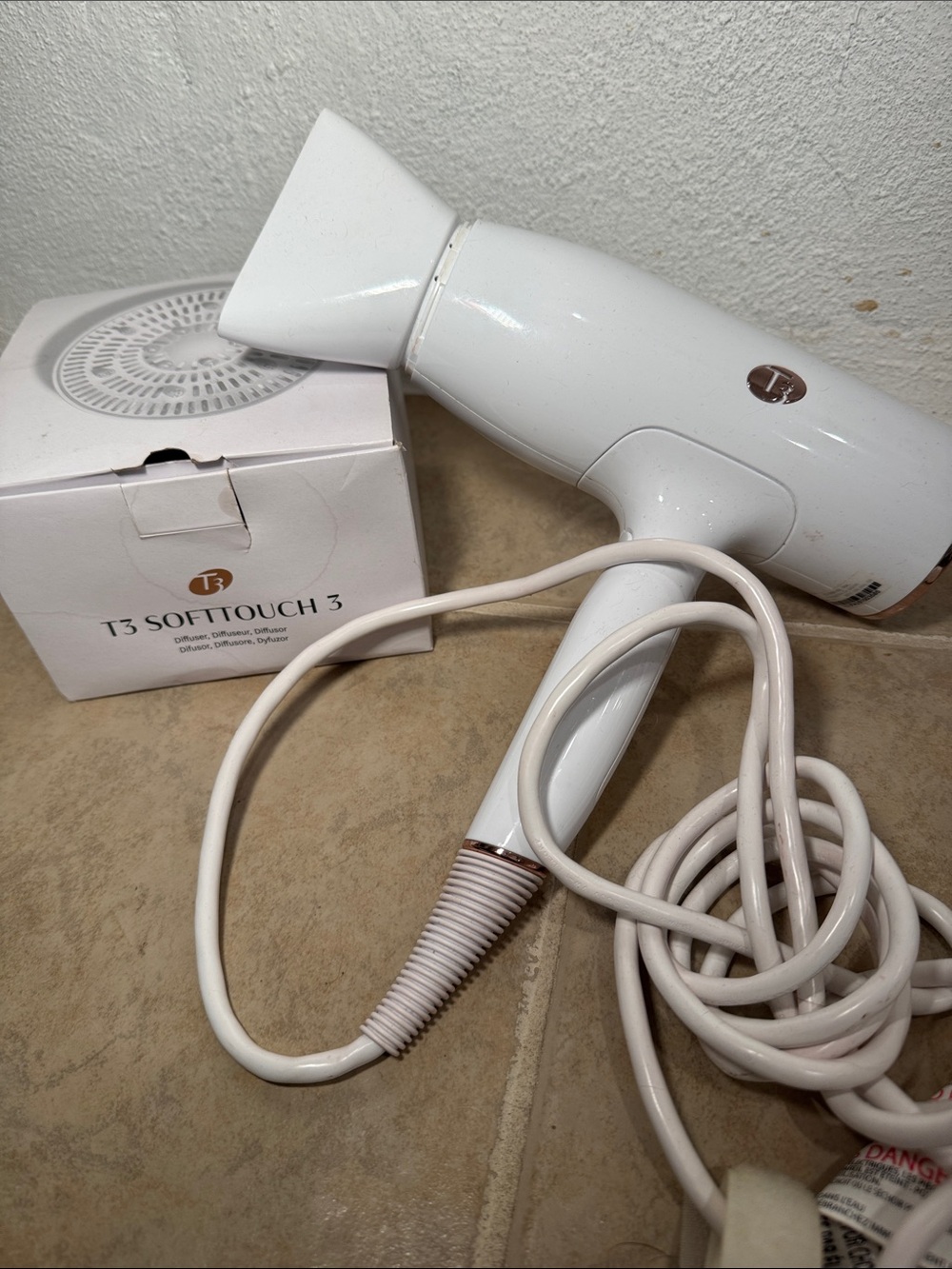 T3 AIRELUXE BLOW DRYER with DIFUSSER ATTACHMENT